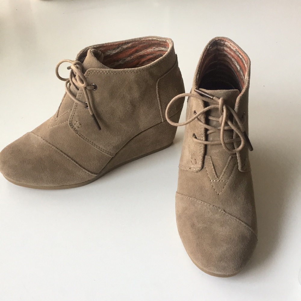 TOMS Desert Suede Lace-Up Wedge Booties - 7.5 W